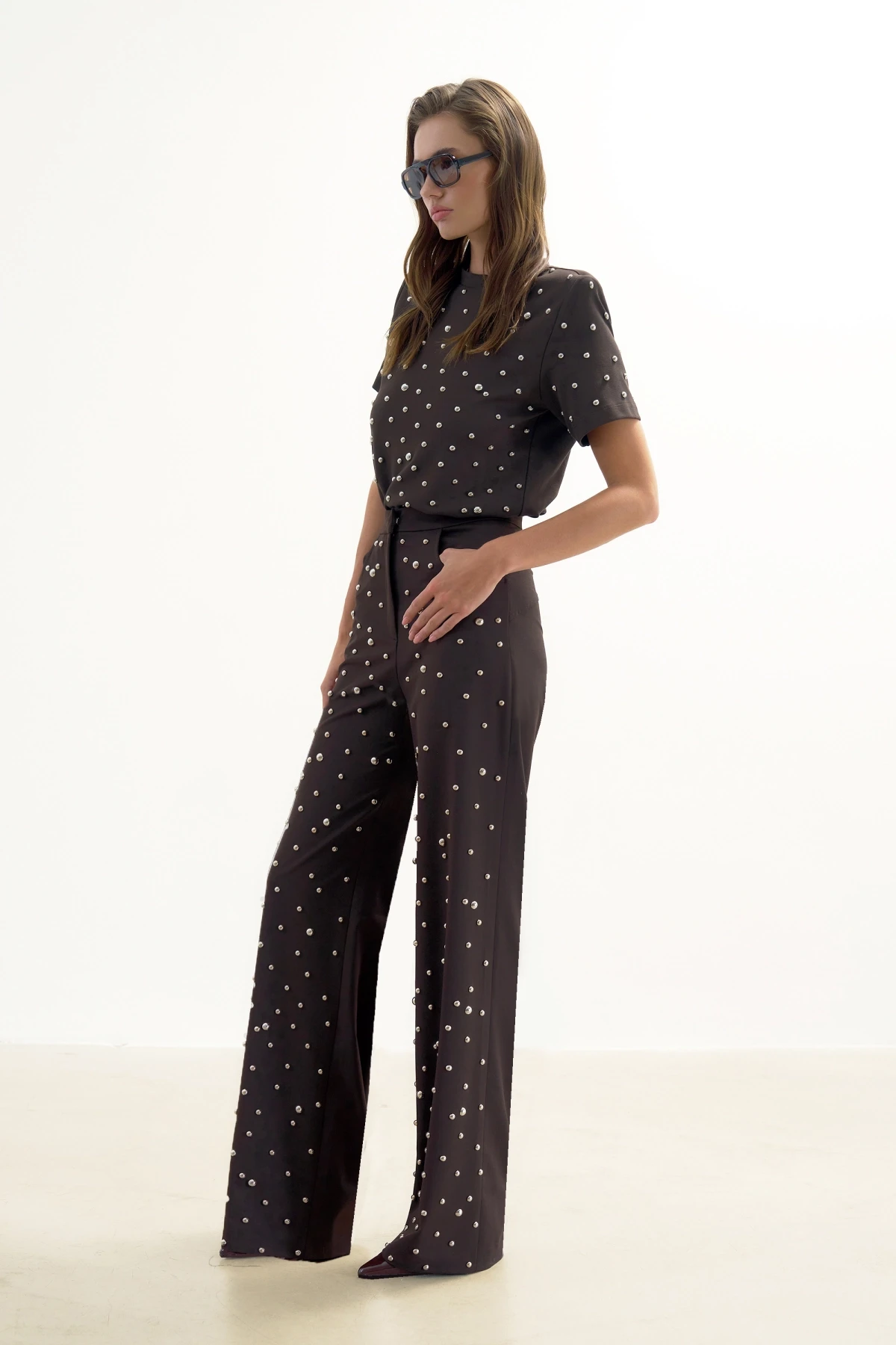 BROWN TROUSERS WITH METALLIC STONE PRINT