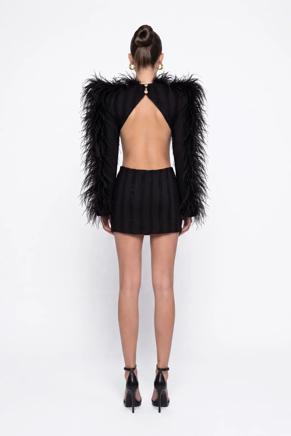 SİYAH TÜY DETAYLI CUT-OUT KADİFE ŞERİTLI MİNİ ELBİSE