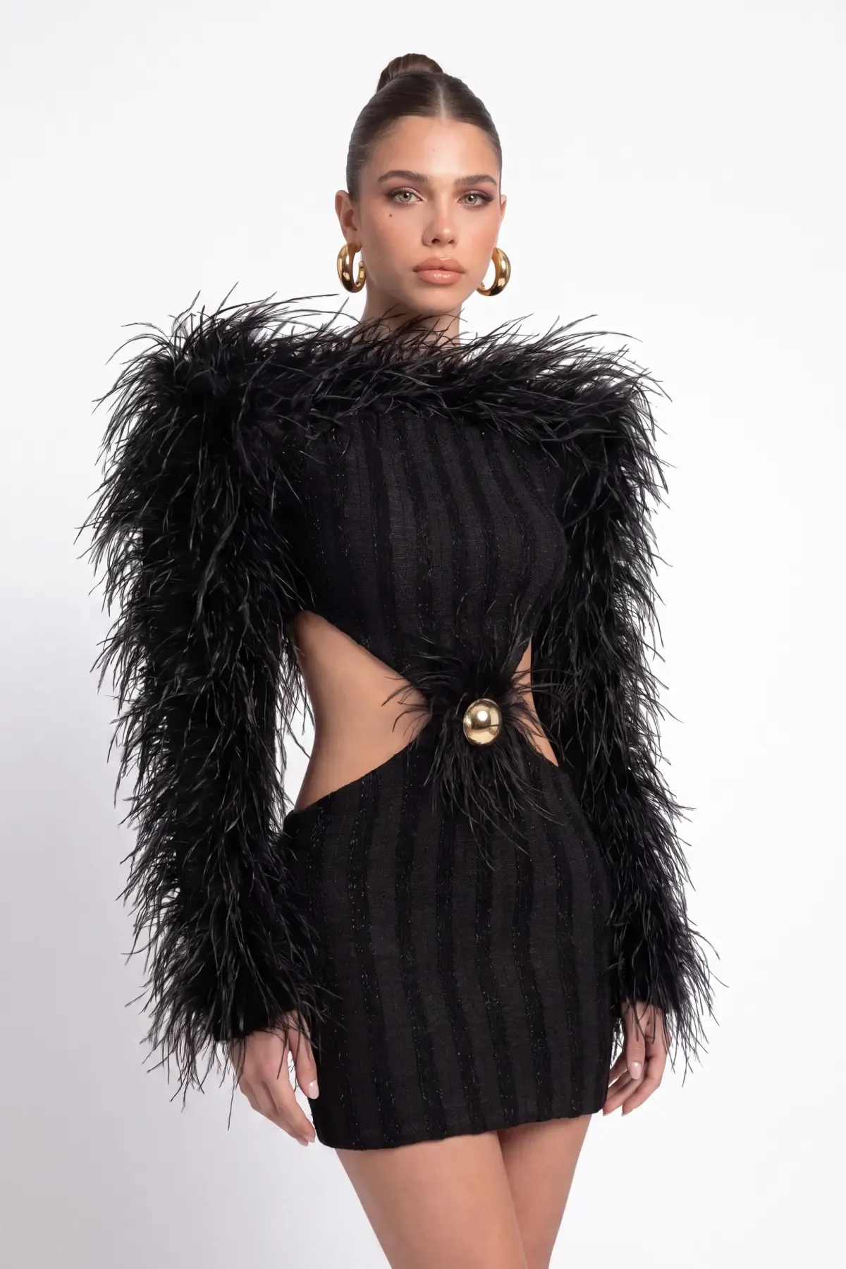 SİYAH TÜY DETAYLI CUT-OUT KADİFE ŞERİTLI MİNİ ELBİSE