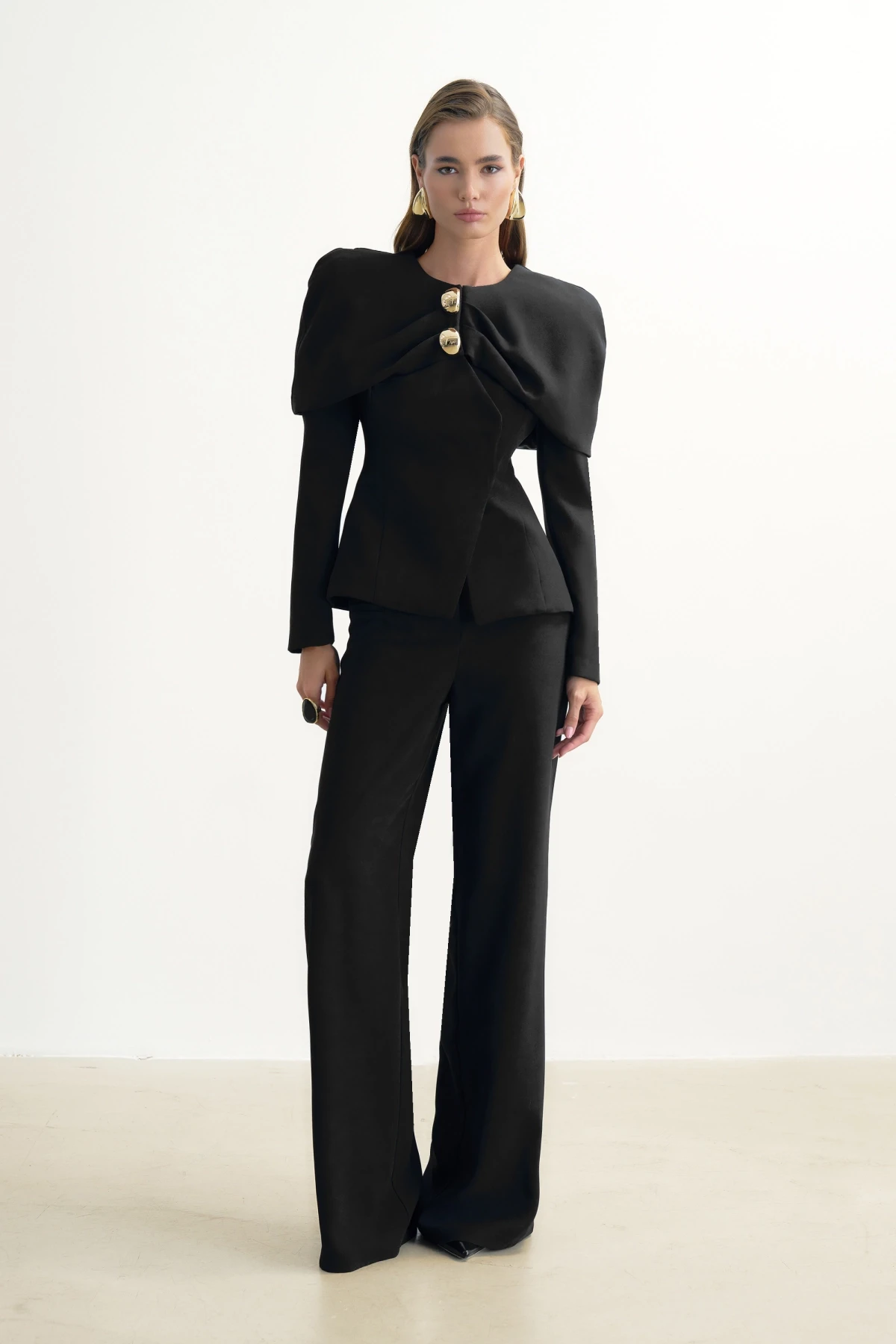 BLACK HIGH-WAISTED TROUSERS